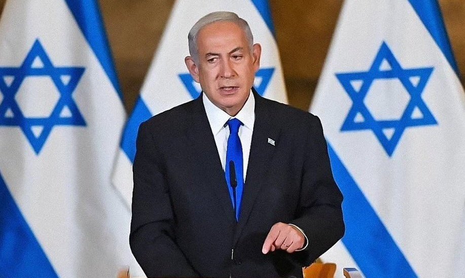 Currentreport1's tweet photo. JUST IN:

Netanyahu said Israel is prepared to carry out a very severe strike against Iran, far beyond the previous 12-day war.

He added that he does not know what Trump will ultimately decide, but confirmed the two sides are in very close contact at all levels. https://t.co/LL5UYmJvXf