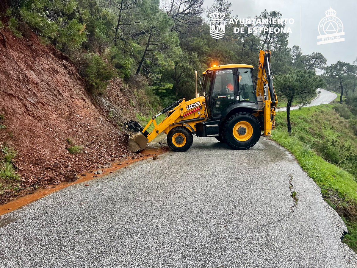 📢‼️ #PRECAUCIÓN
⚠️ Tras las lluvias de los últimos días, recuerda extremar la precaución al circular por caminos rurales, ya que pueden producirse desprendimientos o acumulaciones de tierra y piedras.

👉 Evita zonas inestables y actúa con prudencia.
#Prevención ✅