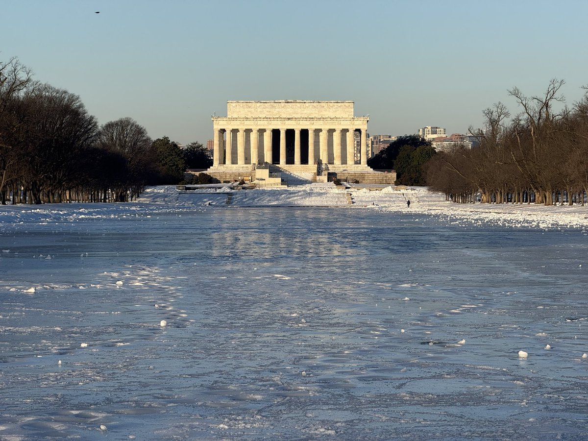 Sully21's tweet photo. Had a quick 24 hrs in DC, but it was productive and was able to enjoy the snow covered scenery some. https://t.co/fKC4rmEE5x