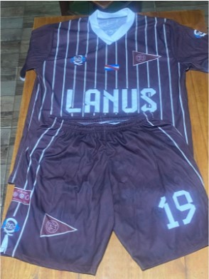 MacchiaTW's tweet photo. Quienes puedan dar una mano (o varias) participarán de un doble sorteo: la original camiseta titular del Granate entrerriano y la alternativa blanca. Como bonus track, cada juego viene con sus respectivos pantalones. Y si no te da el gasoil ($) también podés colaborar con un RT. https://t.co/XNpiKihnxB
