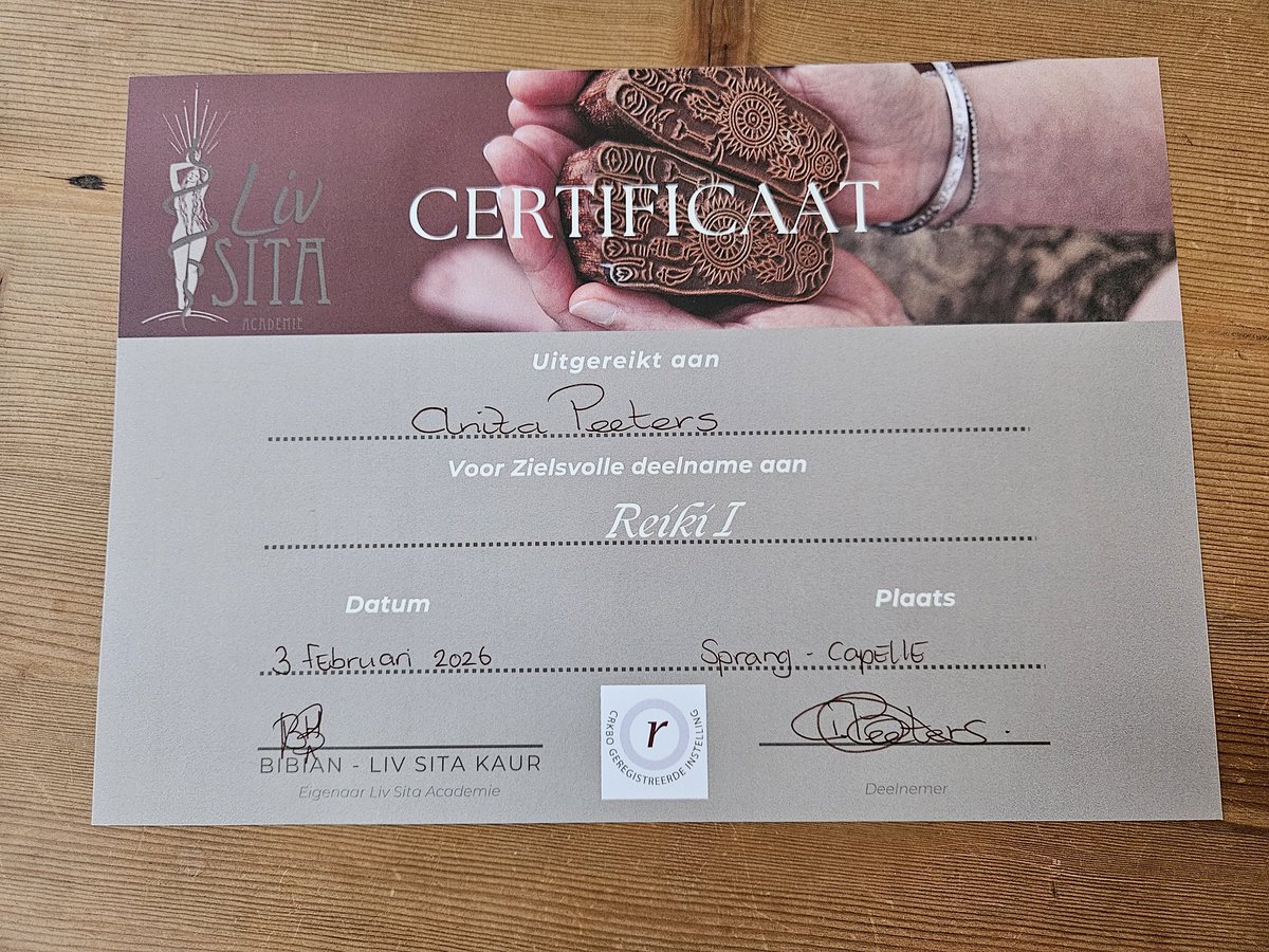 AnitaPeeters's tweet photo. 'n drukke #week met weer 'n #trainingsdag van m'n #jaartraining waarin we #Reiki1 mochten #ontvangen π iemand ontmoet uit m'n #moeders verleden #indrukwekkend dat is 't juiste woord ik laat 't over me heenkomen! #datwatzalzijnwanneerhetzijnzalzalzijndatwathetis FP #NamastΓ© β€οΈ https://t.co/LueHVJC6l2