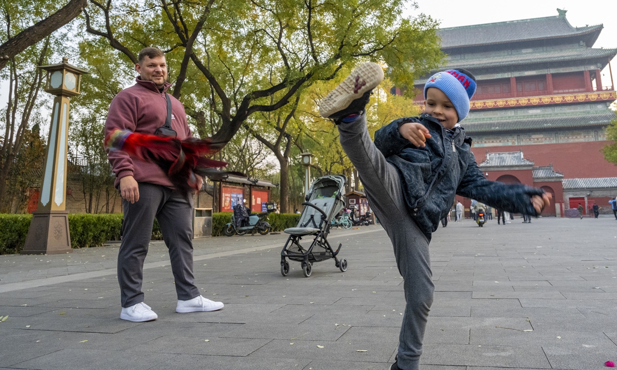globaltimesnews's tweet photo. The #VeryChineseTime trend on TikTok reflects a sincere interest in Chinese lifestyles, moving beyond mere cultural novelty. It responds to a growing weariness with Western living paradigms by offering an alternative emphasis on rhythm, moderation, and daily harmony, an expert told GT.
https://t.co/0VdSFJqcWq