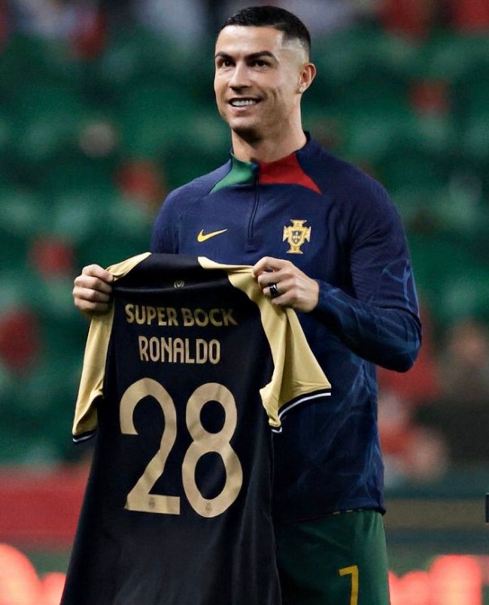 FR_SportingCP's tweet image. 🎂🎁 Joyeux anniversaire à Cristiano Ronaldo qui fête aujourd’hui ses 4️⃣1️⃣ ans ! 🥳

Parabéns CR7 ! 🦁
#SportingCP 🟢⚪️