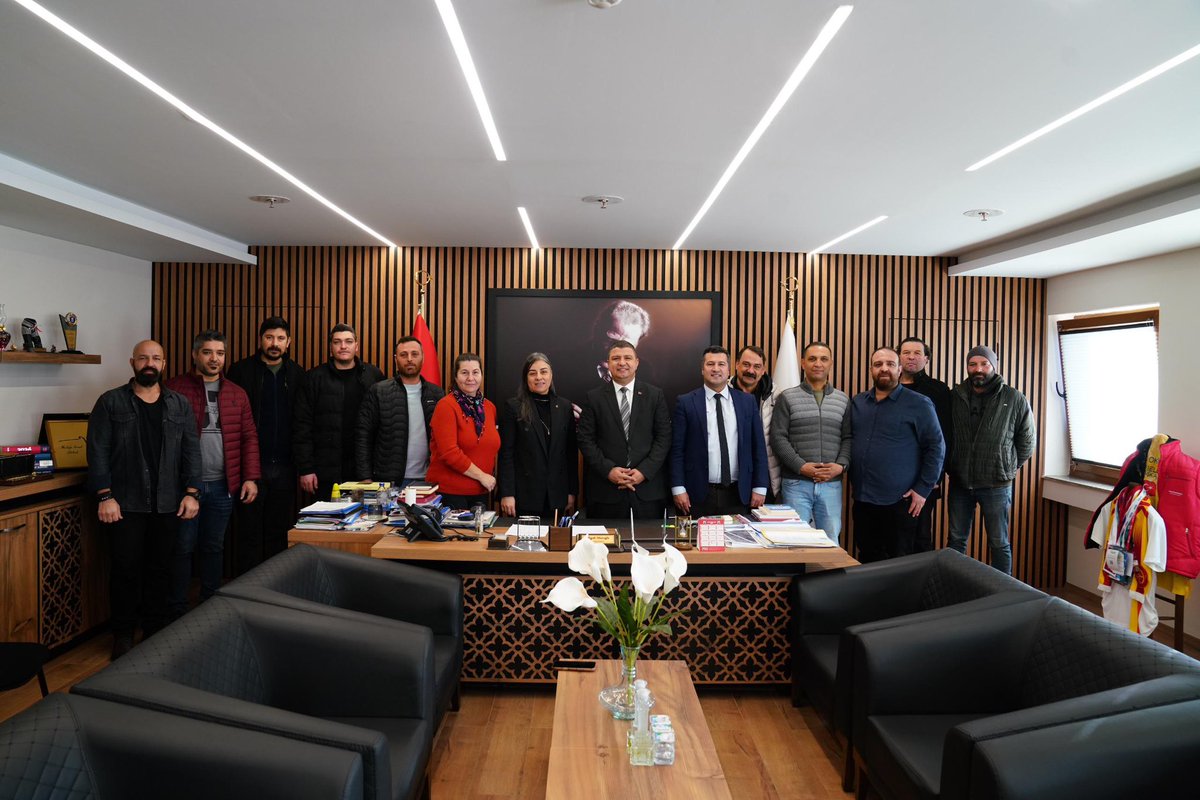 genel_8's tweet photo. Tire Belediyesi Personel AŞ.ile sendikamız arasındaki toplu iş sözleşmesi görüşmeleri Şube Başkanımız Deniz Ş.Gümüştekin,Tire Bel. Başkanı Hayati Okuroğlu, yönetici ve temsilcilerimizin katılımıyla imzalanmıştır.Sözleşmemizin üyelerimize ve sendikamıza hayırlı olmasını diliyoruz. https://t.co/PUqfDcZIsU