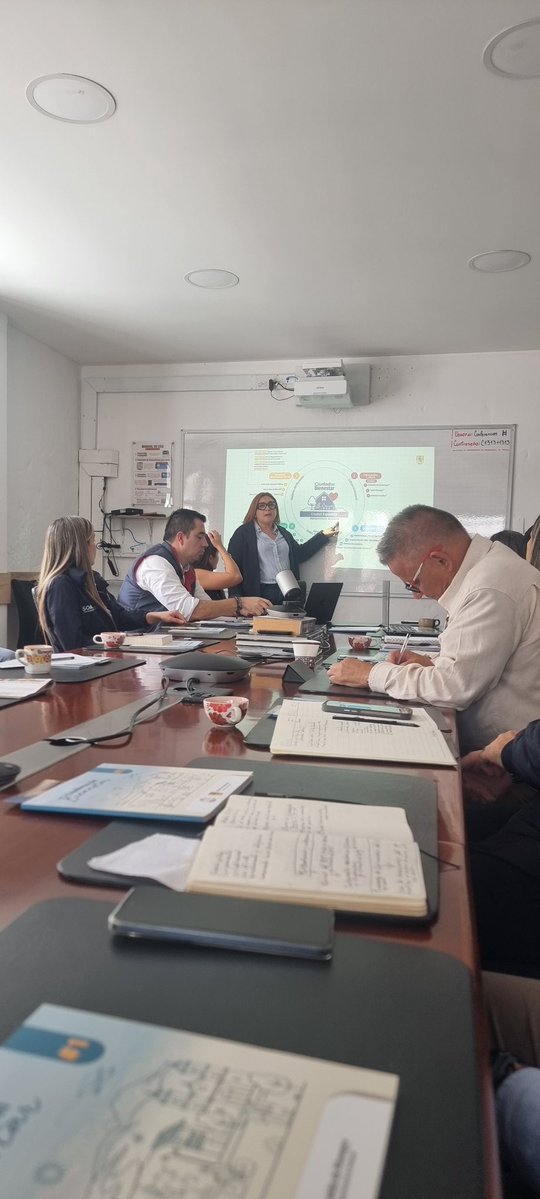 Hoy desde las Empresas <a href="/CEOCorporacion/">Corporación Empresarial del Oriente Antioqueño</a> acompañamos el #ConsejoConsultivoDeOrdenamientoTerritorial de <a href="/AlcRionegro/">Alcaldía de Rionegro</a> para avanzar en la revisión del POT de esta ciudad que es clave en la articulación y desarrollo de todo nuestro #OrienteAntioqueño