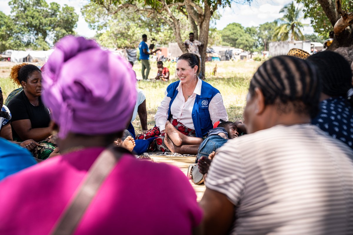 IOM_Mozambique's tweet photo. Today in Chókwè, Gaza Province, IOM and UNHCR representatives meet with government, partners and spent time with families living in the largest displacement centre — listening to their experiences, concerns and hopes for the future. https://t.co/409FPxTTTZ