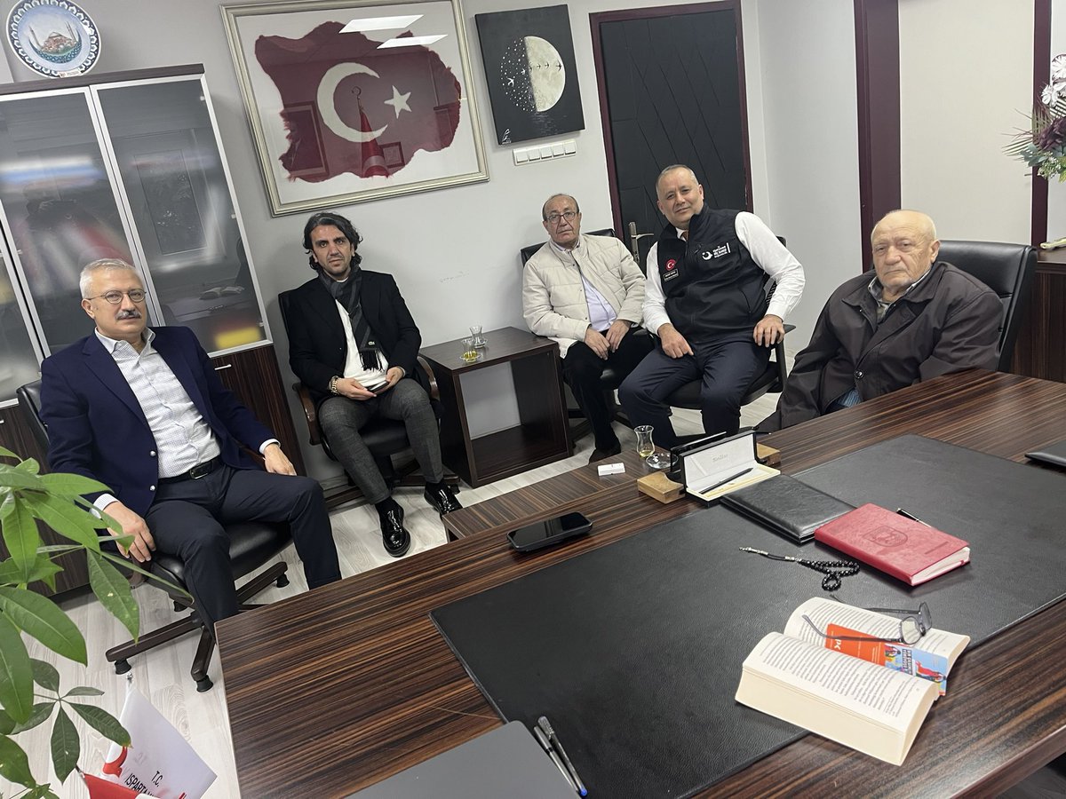 baturecep's tweet photo. Bursa beraber görev yaptığımız, Yargıtay Cumhuriyet savcımız,  Sayın Ramazan SOLMAZ ve beraberindeki kıymetli misafirlerimize ziyaretlerinden dolayı teşekkür ederim. 
Hoş geldiler, şeref verdiler. https://t.co/2ykJwYYTXG