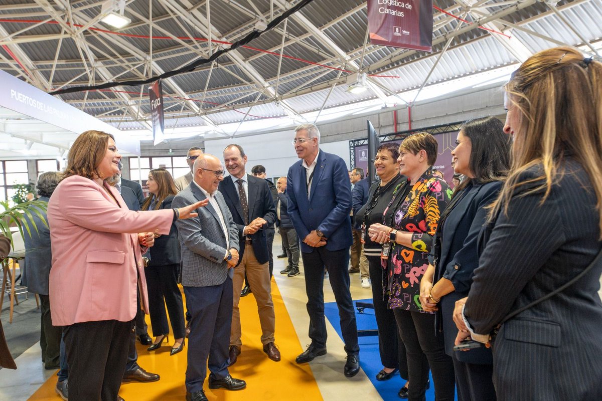 FOexpress's tweet photo. 🛳️ Desde Fred. Olsen Express estamos participando en #FILCA, la Feria de la Innovación Logística de Canarias.
Durante toda la jornada de ayer, y la de hoy, nuestro equipo comercial de carga ha estado en el stand de la compañía. Asimismo, Jesus Dionis, el jefe de este departamento, intervino en la mesa redonda titulada "Movilidad de mercancías en islas".
Por su parte, nuestro jefe de Revenue y Data Science, David Falcón Molina, hizo lo propio en la mesa "Digitalización y logística".
📷 En las imágenes, algunos momentos de nuestros compañeros en la feria.