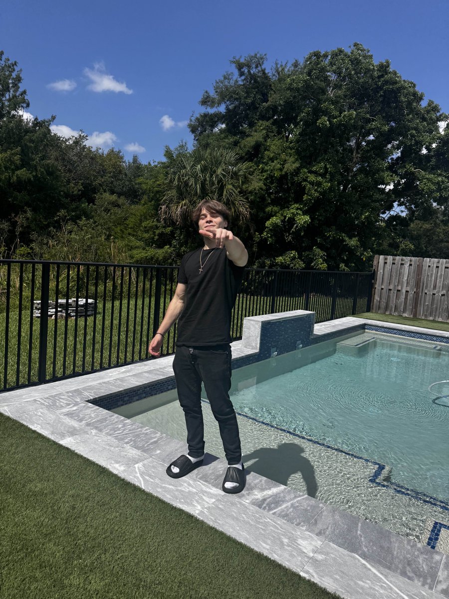 $300 GIVEAWAY

6 winners ($50 each)

To enter:
• Follow <a href="/ApeIsLive/">Ape</a> and turn on notifications
• Like and RT this tweet
• Tag 3 friends

Winners announced in 72 hours