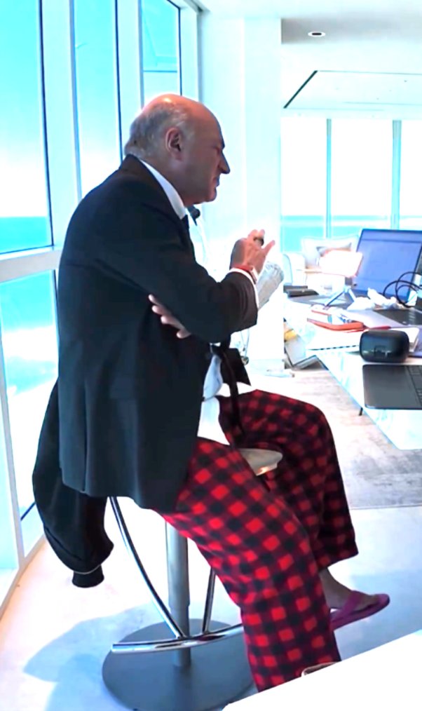 LiveONE_TV's tweet photo. Kevin O'Leary in his Miami condo wearing pink flip-flops.
O'Leary said the "working class don't give a damn about the Epstein files."
@kevinolearytv #EpsteinFiles #impaired https://t.co/6GwJFsaIjg