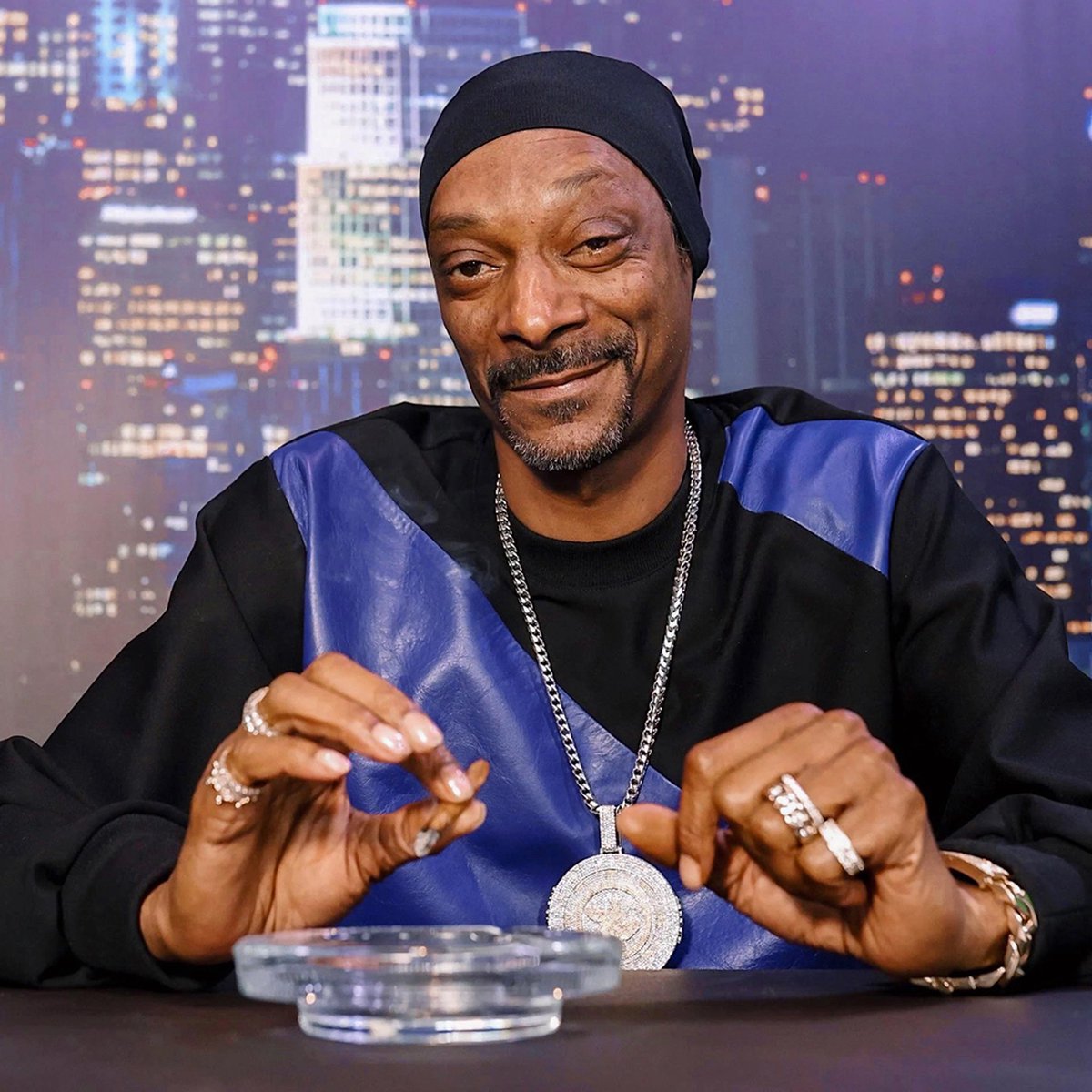Apparently Snoop Dogg smokes 81 blunts a day, 7 days a week… 😳
