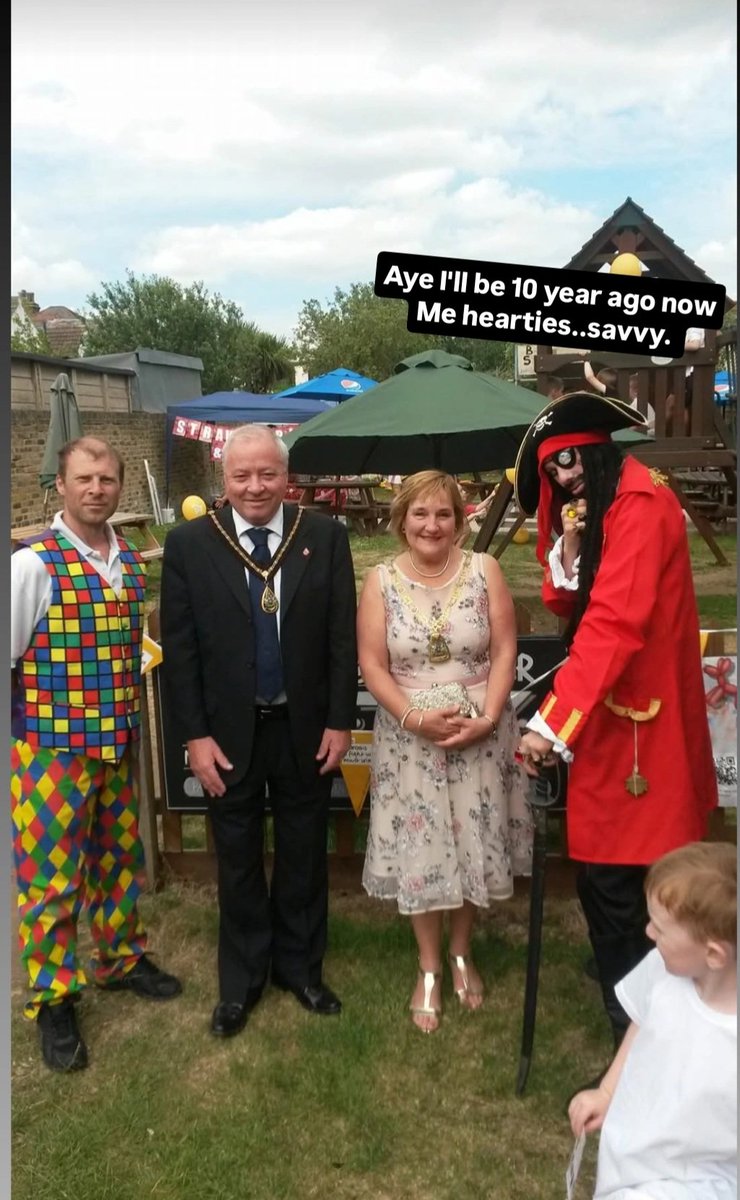 CrazyDisguise's tweet image. #crazycaptain #reallifePirates #piracy #pirates #pirate #throwbackthursday #oldmemories #oldtimes  #thowbackwednesday #oldpictures #oldcostume #oldcosplay #mayorofbromley #pieceofeight #piratesofthecaribbean #bloodyPirates #blacksail #youareapirate #piratelife #entertainment