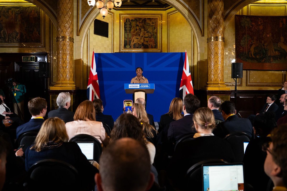 KemiBadenoch's tweet image. My message to Labour MPs is if you want the change you know the country needs, come and speak to my team.

I’m ready to talk seriously about a vote of no confidence.

Because right now Britain is not being governed.