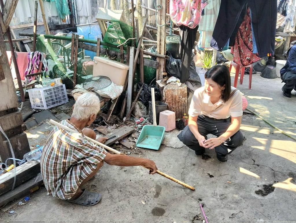 [ ลุยชุมชนวัดเลียบ-บ้านสามเรือนบางส่วนฮับ 🫡]

เนอสและทีมงานลงพื้นที่ชุมชนวัดเลียบราษฎร์บำรุงและชุมชนบ้านสามเรือนบริเวณปากซอย เพื่อพูดคุย รับเรื่องร้องเรียน และติดตามงานค่ะ 🙏

โดยในชุมชนวัดเลียบจะมีทางเดินทางเข้าชุมชนที่เนอสใช้งบส่วนตัวทำไปแล้ว ไปเช็คอีกรอบ ยางมะตอยยังอยู่