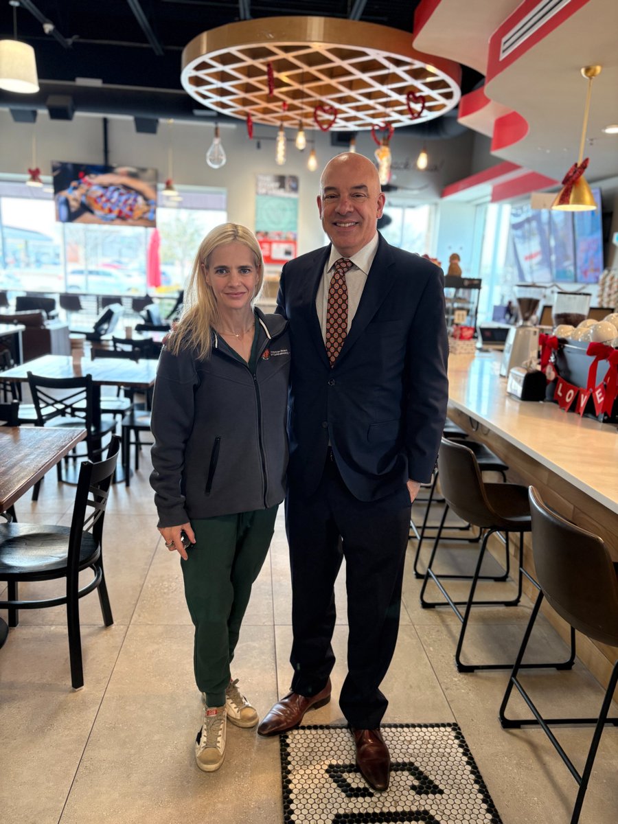 eye_pac's tweet photo. Texas ophthalmologists are taking their commitment to patient care beyond the clinic and onto the campaign trail. This time in the DFW area.

Cynthia Beauchamp, MD, recently joined @ChrisGTurner, who prioritizes accessible, high-quality eye care for Texans. https://t.co/2clSXTEO4P