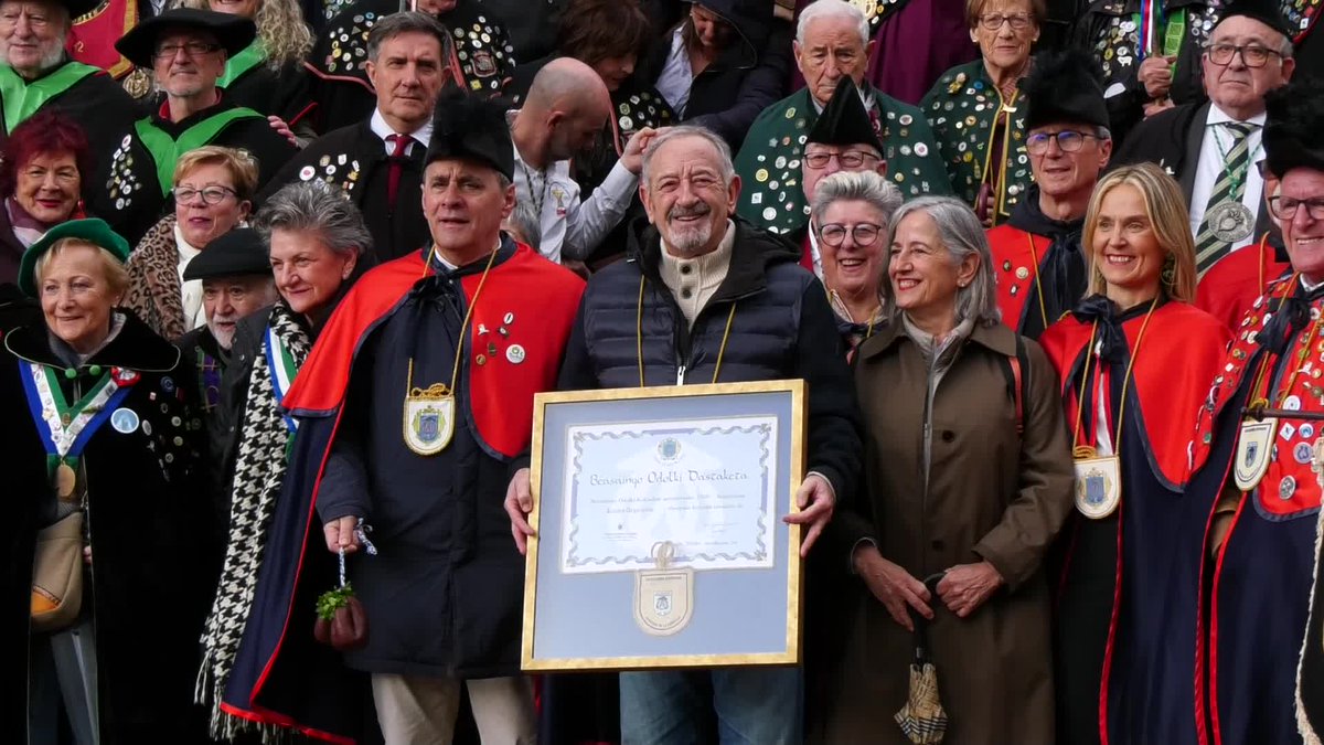 GITBinfo's tweet image. Karlos Arguiñano Ohorezko Kofradiakide izendatu dute

👉 labur.eus/bdsb9xoz

#gitb #goierritelebista #beasain