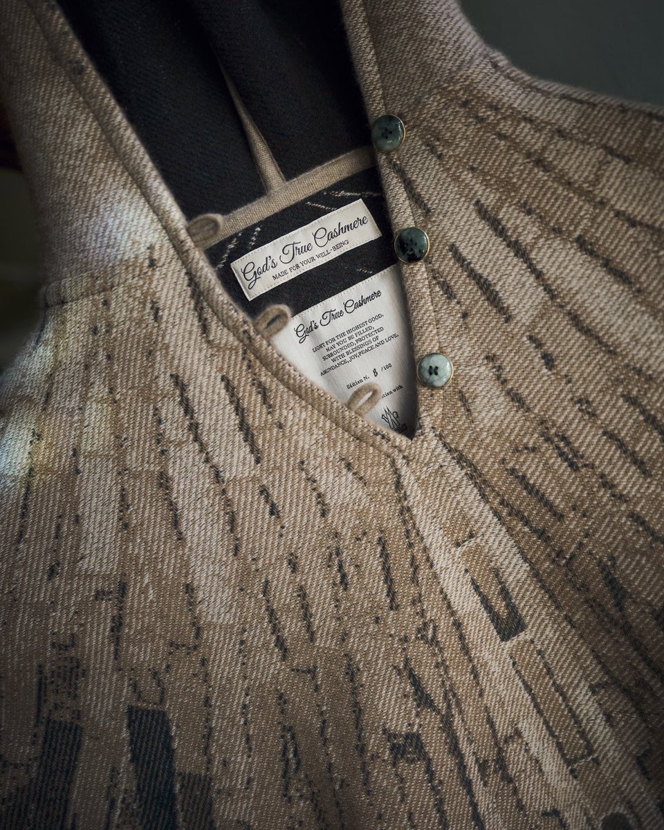 Moncler's tweet image. The gift of warmth.​

​A snow-decked weekend in Aspen with our global Moncler Grenoble community presented an unforgettable opportunity to share warmth with friends. Exclusive custom ponchos from Sat Hari and Brad Pitt’s God’s True Cashmere embodied softness and protection,