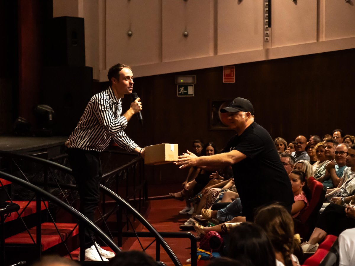 Teatre familiar LH tweet media