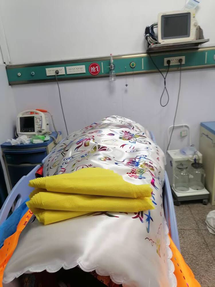 许志永母亲逝世周世锋前往悼念被警告
msguancha.com/plus/view.php?… 中国“公民运动”领军人物北大法学博士许志永，被中共当局重判14年有期徒刑，目前其在山东鲁南监狱服刑。近日，许志永的母亲段联真女士逝世，而尚在监狱服刑的许志永却不能送别母亲最后一程。今日周世锋律师到达河南遭到国保电话警告……