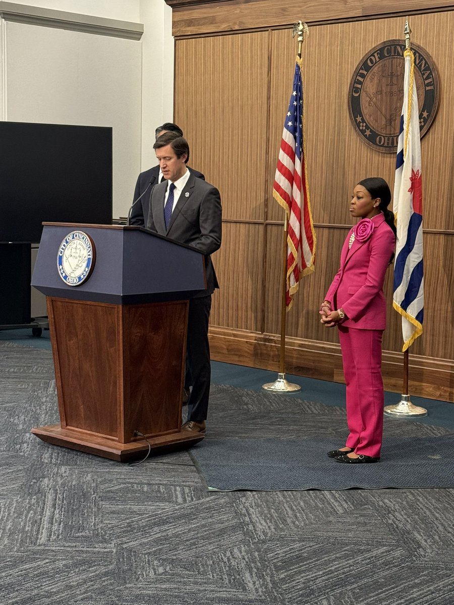 Proud to stand with <a href="/CMEvanNolan/">Evan Nolan</a> and <a href="/AftabPureval/">Aftab Pureval</a> as we announced the creation of Cincinnati’s new Office of Strategic Growth.

This office will help ensure our city’s economic growth is intentional, equitable, and built to last.

#CincyStrong