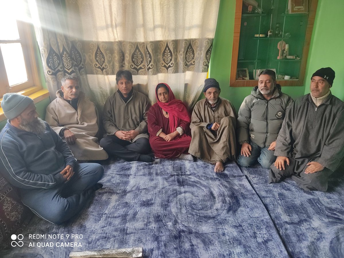 Today visited the residence of our Dist VP Women's wings Hajira ji to enquire about the health condition of her son, who was recently injured in an accident. During the visit, concern was expressed for his well-being, and best wishes were conveyed for his speedy recovery <a href="/jkpdp/">J&K PDP</a>