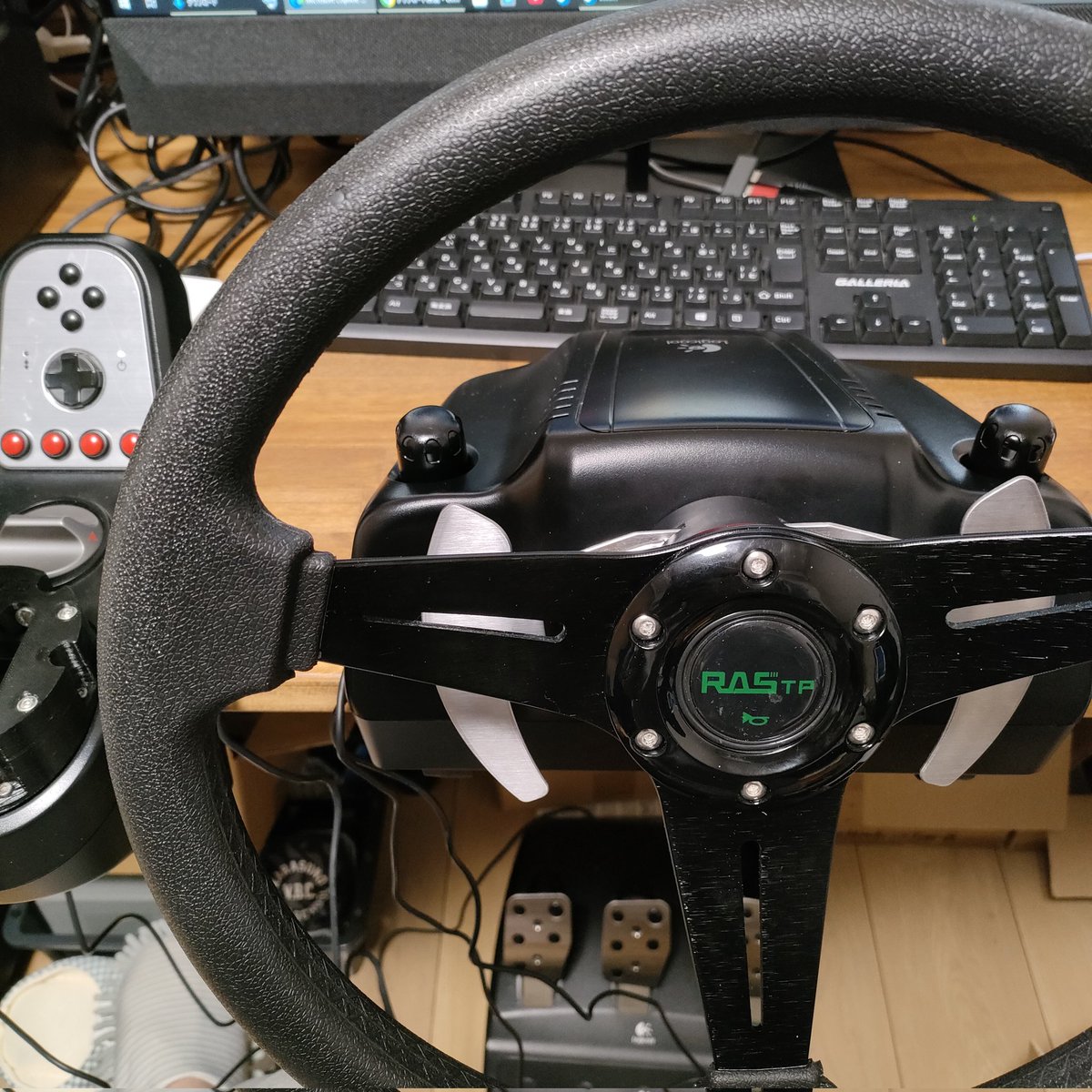 G25ハンコンベース
内部パーツの換装を終え
カタチにしてみたものの
ステアリング軸が反応しない
（＞﹏＜）
内部配線の問題じゃね？って
AIに言われました。。。
また分解組立します
いじり壊してしまうのか？！