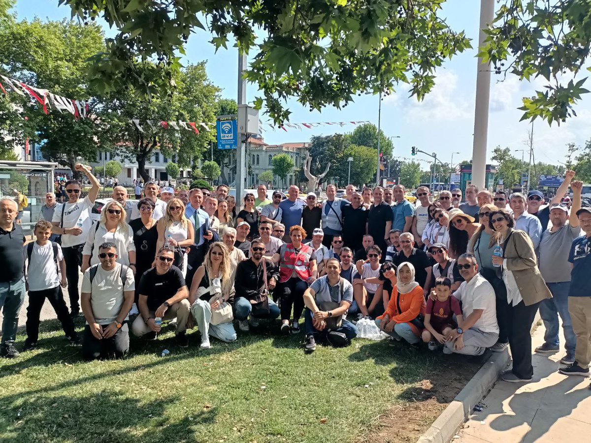 b_aslan24's tweet photo. 👫Biz devletimize yük değiliz; yıllardır prim ödeyen, üreten, vergisini veren vatandaşlarız.

 ⚖️Sadece adil bir geçiş süreci istiyoruz. 
📈Kademeli emeklilik haktır! 🇹🇷

@EmadDernegi
#KademeyiÇözünArtık https://t.co/wOCfWyk2EJ