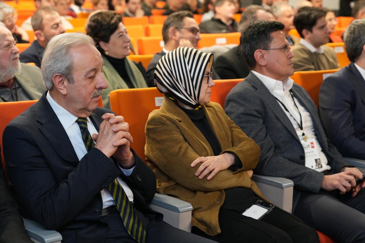 Ayşe Böhürler tweet media