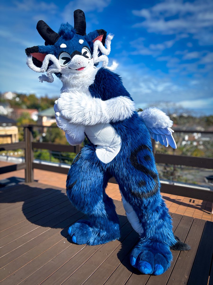 あなたと過ごす日の天気が良かった☀️🐉
#FursuitEveryday #ShinNyong #ふぁーにばる3 #ISOLA伊豆高原
📸: <a href="/Koakea_osabu/">Koakea🐾着ぐ垢</a>