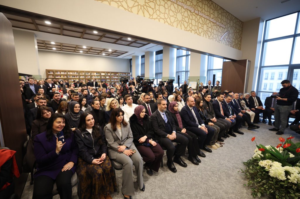 ftmyurduseven's tweet photo. 📍AK Kütüphane

AK Parti Kültür ve Sanat Politikaları Başkanlığı olarak Genel Merkezimizde başlattığımız ‘Kütüphane Sohbetleri’ programı kapsamında, İlim Yayma Vakfı Mütevelli Heyeti Başkanı Sayın Necmeddin Bilal Erdoğan’ı ağırlamaktan memnuniyet duyduk; nazik katılımları ve keyifli sohbetleri dolayısıyla kendilerine teşekkür ederiz.

@Akparti