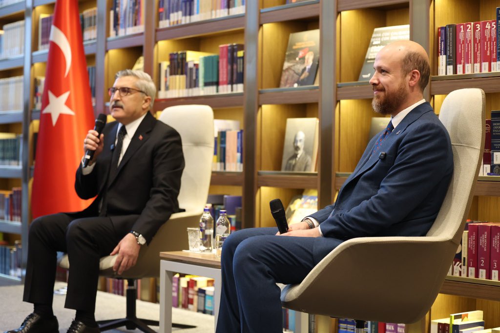 ftmyurduseven's tweet photo. 📍AK Kütüphane

AK Parti Kültür ve Sanat Politikaları Başkanlığı olarak Genel Merkezimizde başlattığımız ‘Kütüphane Sohbetleri’ programı kapsamında, İlim Yayma Vakfı Mütevelli Heyeti Başkanı Sayın Necmeddin Bilal Erdoğan’ı ağırlamaktan memnuniyet duyduk; nazik katılımları ve keyifli sohbetleri dolayısıyla kendilerine teşekkür ederiz.

@Akparti