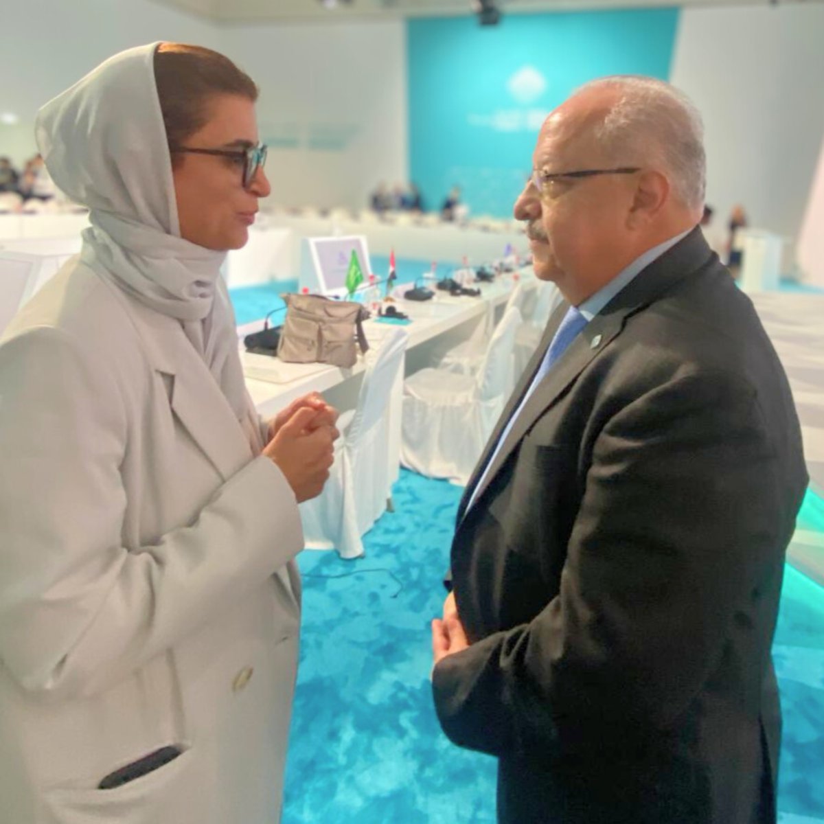 🇬🇹🇦🇪 | El #CancillerGT Carlos Ramiro Martínez Alvarado, en el marco de la X Conferencia de Cooperación Internacional de la Asociación de Estados del Caribe (AEC), saludó a la excelentísima Noura bint Mohammed Al Kaabi, Ministra de Estado del Ministerio de Relaciones Exteriores de