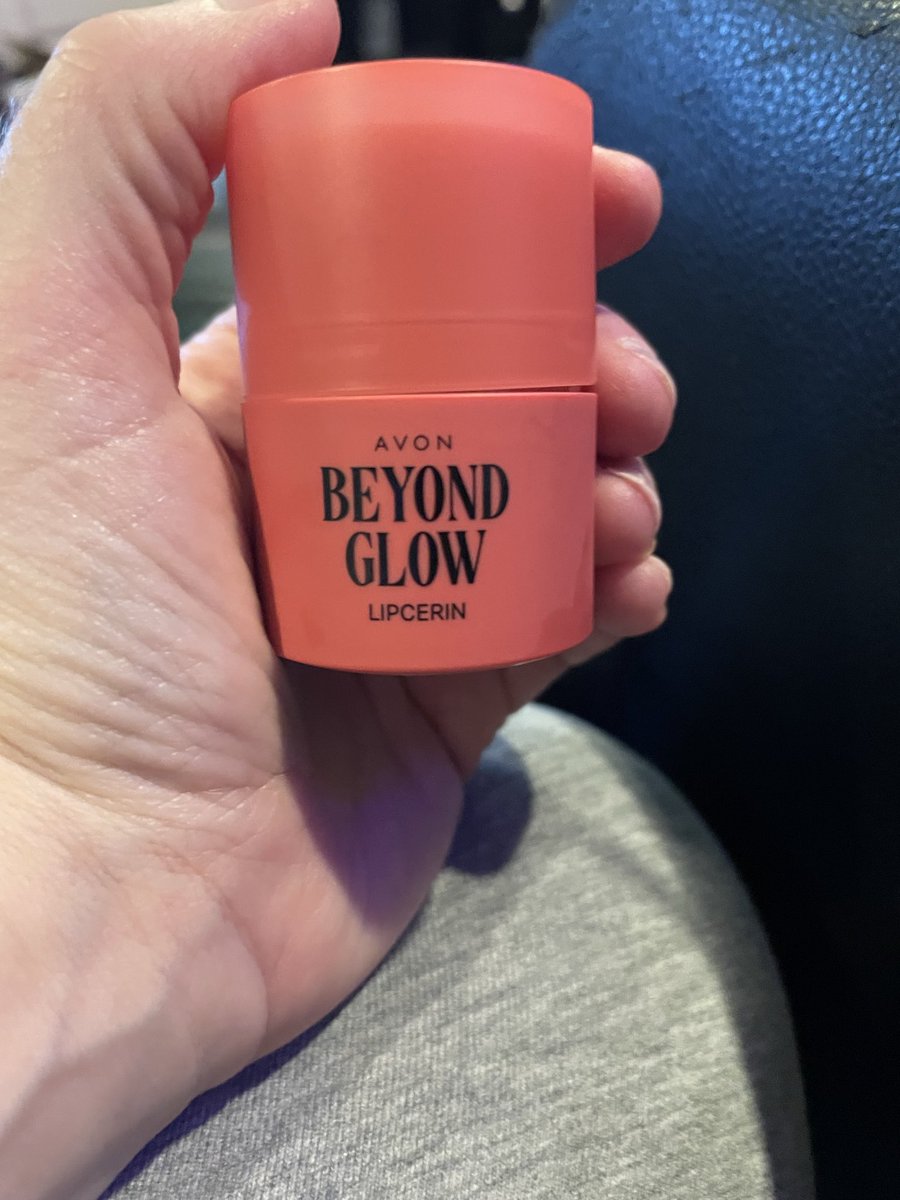 jennsbeauty's tweet image. Three Things Thursday 
#ThreeThingsThursday

Here are my top three things from this current Campaign

First one is FMG Love at 1st Sight Palette 
Second one is FMG Glimmer Eyeshadow 
Third one is Beyond Glow Lipcerin Lip Care