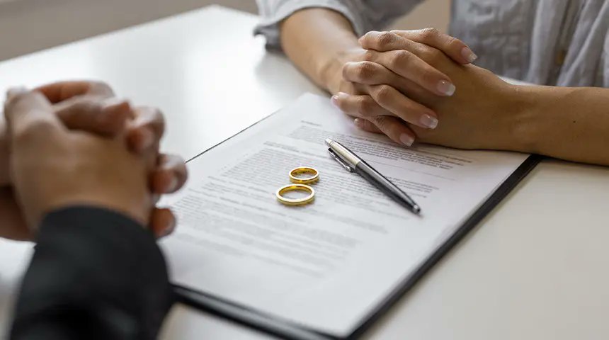 Süresiz nafaka kaldırılabilir! 

Evlilik süresine göre nafaka verilmesini öngören bir formül için çalışılıyor.

Boşanma davaların süresinin kısaltılmasına yönelik çalışmalar yapılıyor.

Kadınların mağdur edilmemesi üzerine bir sistem kurulacak.

Nafakası sona eren, çalışmayan ve