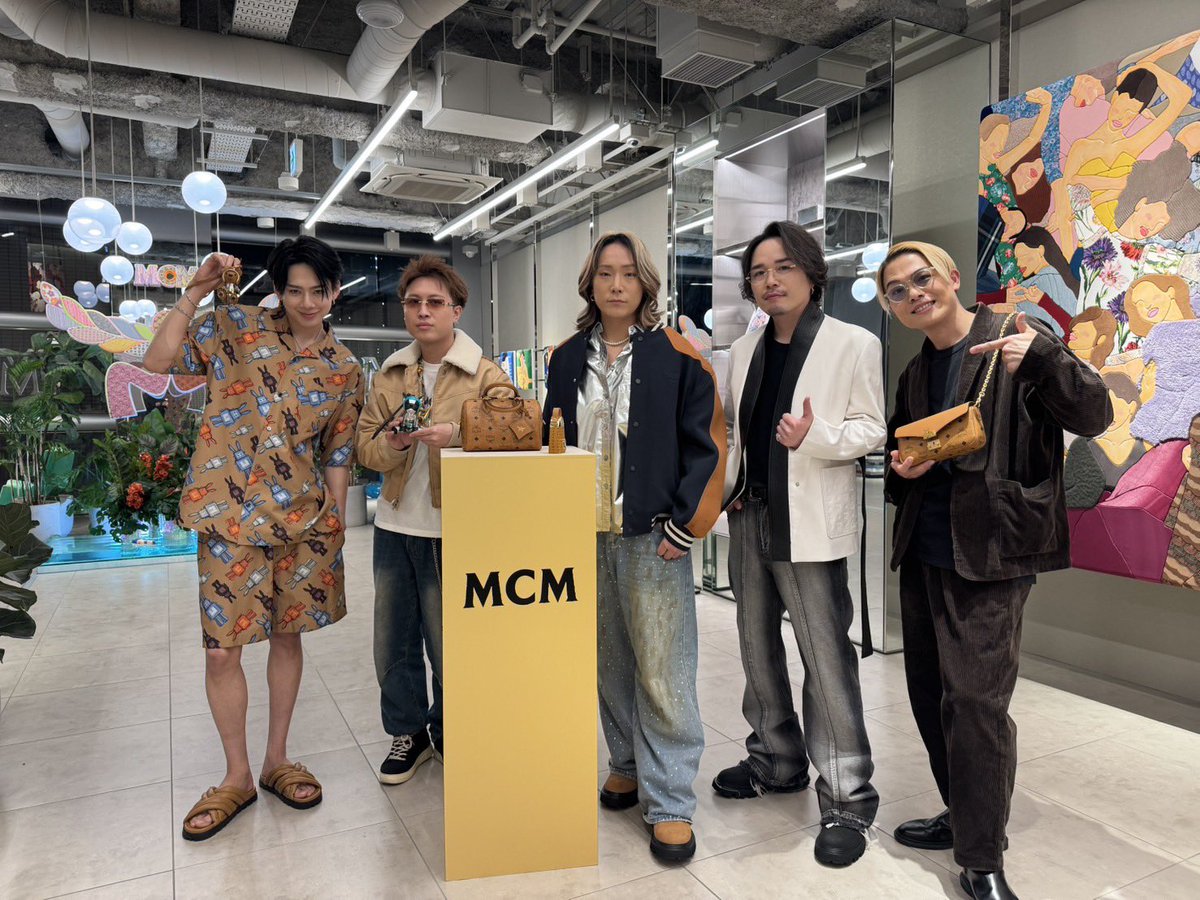 MandR_official_'s tweet photo. 本日、MCMインストアイベント
にお越しいただいた皆様ありがとうございました！✨

MCMの衣装に身を包んだいつもと少し雰囲気の違ったM&amp;Rはいかがでしたか？😌

AGE、サポートGt堀次一輝さんと共に
イベントを盛り上げられて光栄です😊

#MCMJAPAN
#えむあんどあーる https://t.co/KF1uux9ZAL