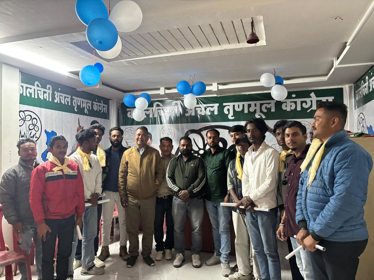 AITCakashH's tweet image. Successful TMYC Review Meeting held under Kalchini Anchal of Kalchini Assembly. Under Akash Harijan’s leadership, youth stood with SIR-affected people as 11 youths joined AITC, strengthening the organisation.
@MamataOfficial
@abhishekaitc
#TMYC #AITC #Kalchini #YouthPower