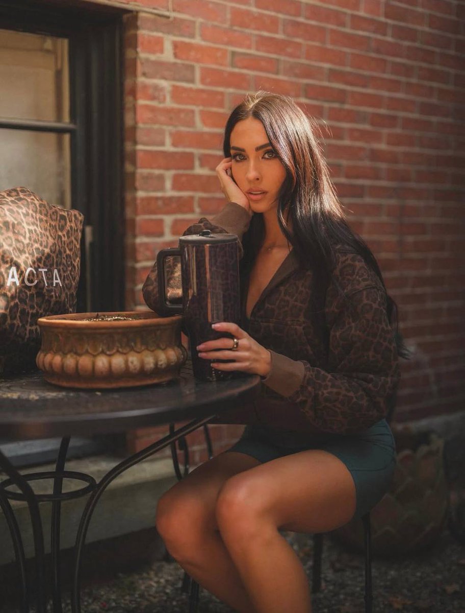 BeverlyGla20473's tweet photo. Sipping slowly, staring dangerously 🐆☕️ #LeopardVibes #CoffeeAndConfidence #MoodyMornings https://t.co/k9E1UvFQOZ