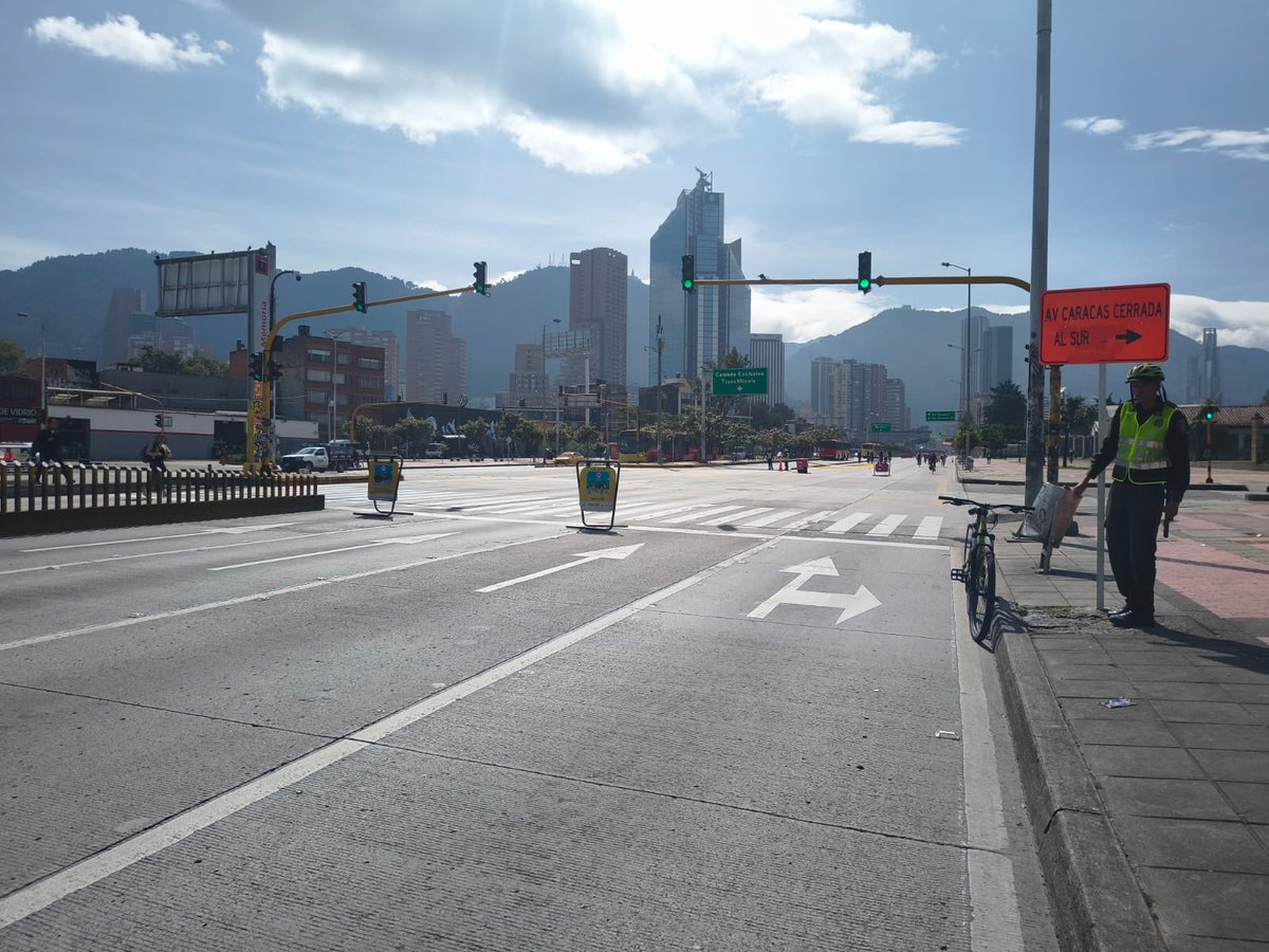 🚲🌿 #DiaSinCarroYSinMoto | Estamos en vivo desde la Calle 26, en el Centro de Memoria Histórica, viviendo esta jornada de movilidad sostenible y aire más limpio para Bogotá.