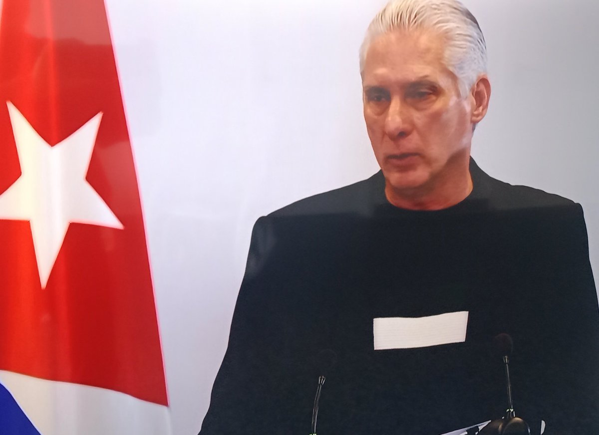 Ahora mismo: "Les puedo asegurar, con todo sentido de la responsabilidad, que Cuba no está sola." 
<a href="/DiazCanelB/">Miguel Díaz-Canel Bermúdez</a> 
#Cuba #CDRCuba #CubaNoEstáSola