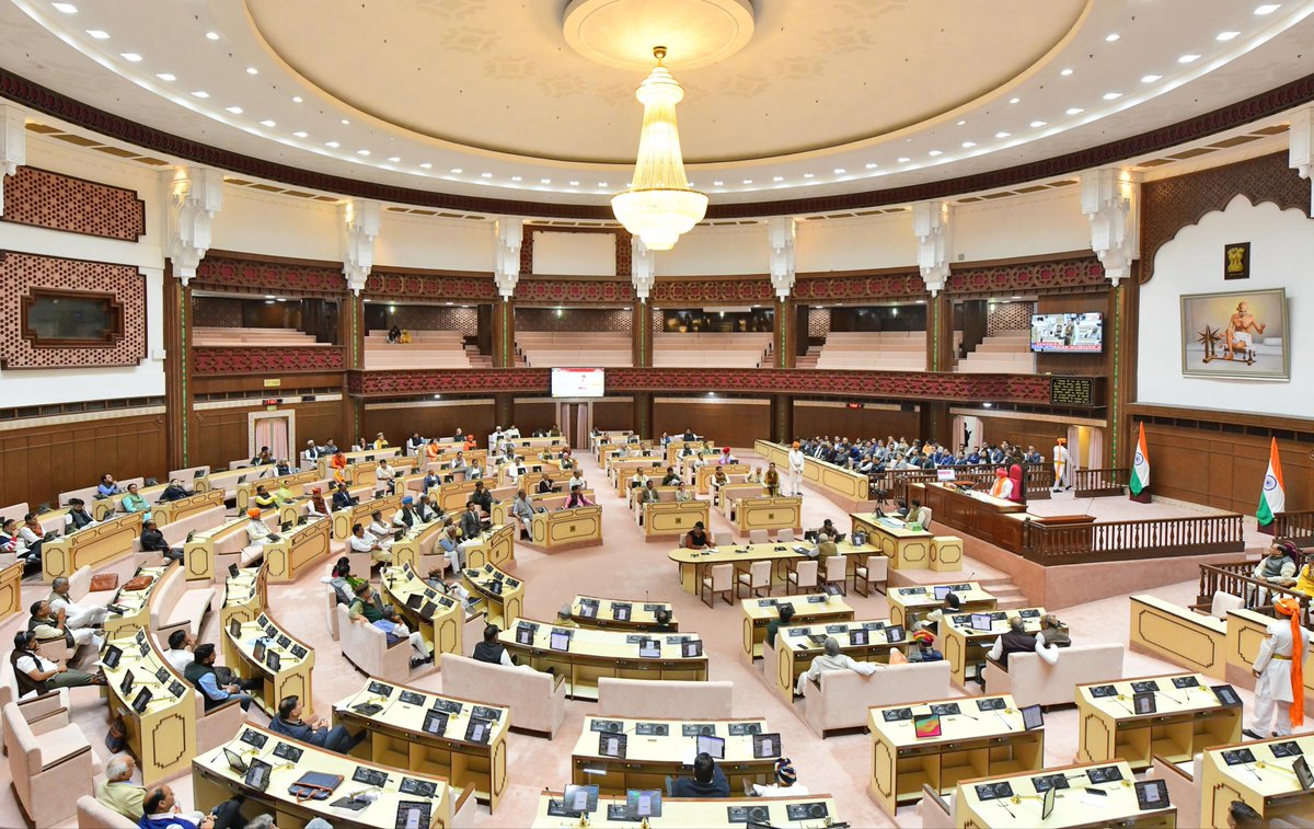 लोकतंत्र के पावन मंदिर राजस्थान विधानसभा में आज माननीय राज्यपाल महोदय के अभिभाषण पर हृदय से आभार व्यक्त किया।

यह अभिभाषण केवल शब्दों का संग्रह नहीं, बल्कि राजस्थान की आठ करोड़ जनता के सपनों, आशाओं और आकांक्षाओं का जीवंत प्रतिबिंब है।

हमारी डबल इंजन सरकार माननीय प्रधानमंत्री