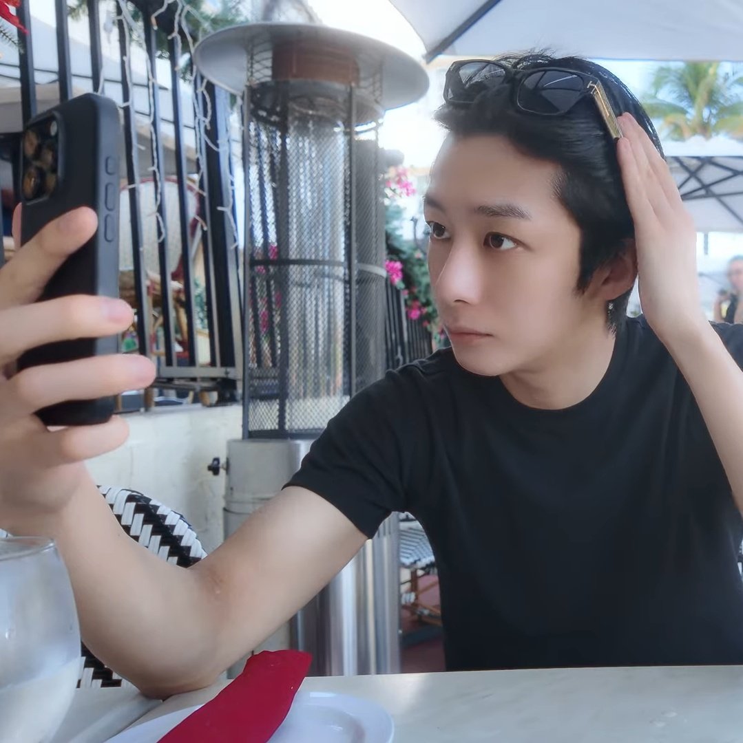 HyungwonThings's tweet photo. pov: restaurant date with hyungwon https://t.co/SDUGMTBB6x