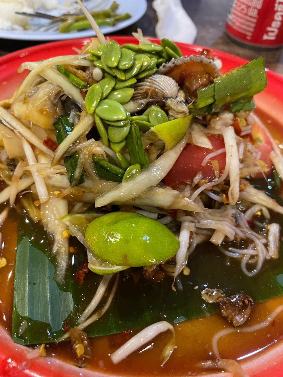 謎の美味い料理。現地の謎の料理こそいい酒のつまみである