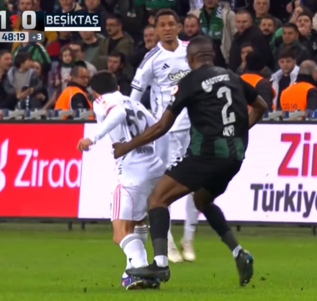 Orkun yaparsa kırmızı
Asllani yaparsa kırmızı
El Bilal yaparsa kırmızı

Bjknin rakipleri yapınca oyna devam