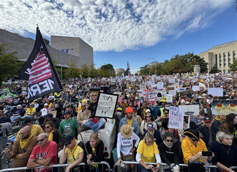 GoLeft2024's tweet image. Heather Cox Richardson's most recent Politics Chat references a claim that the average American thinks of politics only four minuters per week. Though civic engagement in general in the U.S. has for some decades been very low, the current situation is likely not as dismal...