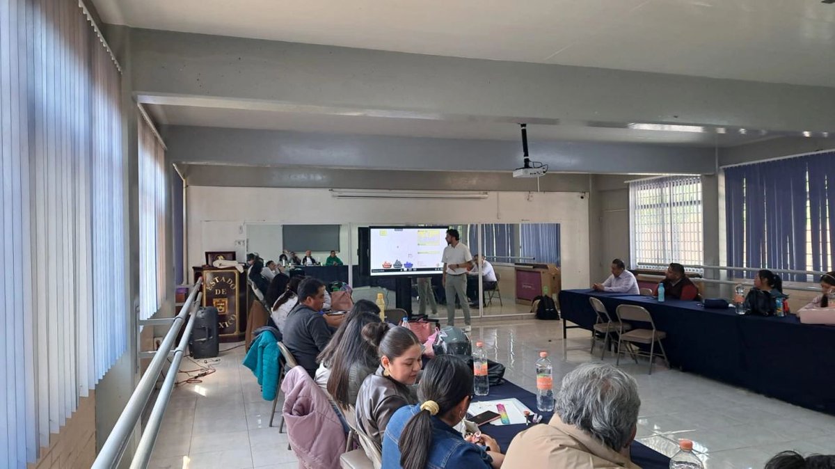 LatintelMX's tweet photo. Presentamos @OneScreen_LATAM en la Escuela Mártires de Chicago. Gracias por abrir las puertas a nuevas herramientas que hacen del aula un espacio más dinámico y colaborativo!
#OneScreen #InnovaciónEducativa #PantallaInteractiva #pizarrainteractiva #pantallainteligente https://t.co/peV9Hoihs8