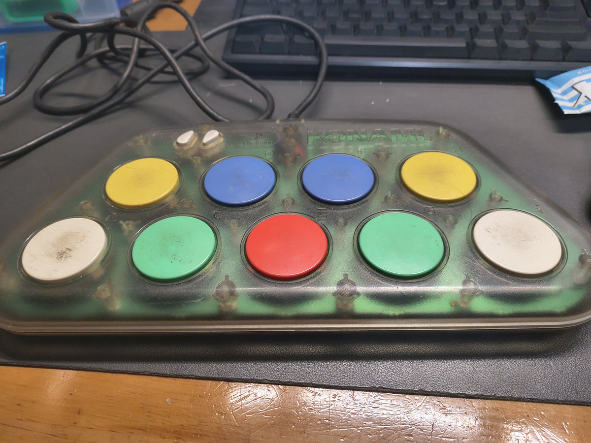 音ゲーハマってた頃に買ってた PSのポップンミュージック専用