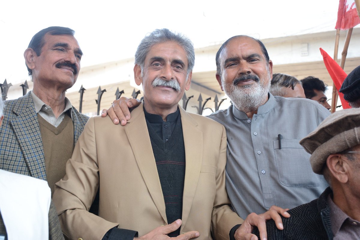 AhadRamay's tweet photo. پاکستان پیپلز پارٹی ضلع اور سٹی گوجرانوالہ کے زیرِ اہتمام یوم کشمیر کے حوالے سے کشمیریوں سے اظہارِ یکجہتی کے سلسلے میں ریلی ضلع اور سٹی گوجرانوالہ کے عہدیداران اور کارکنان کے ساتھ کشمیر بنے گا پاکستان https://t.co/PxvKbdJUyX