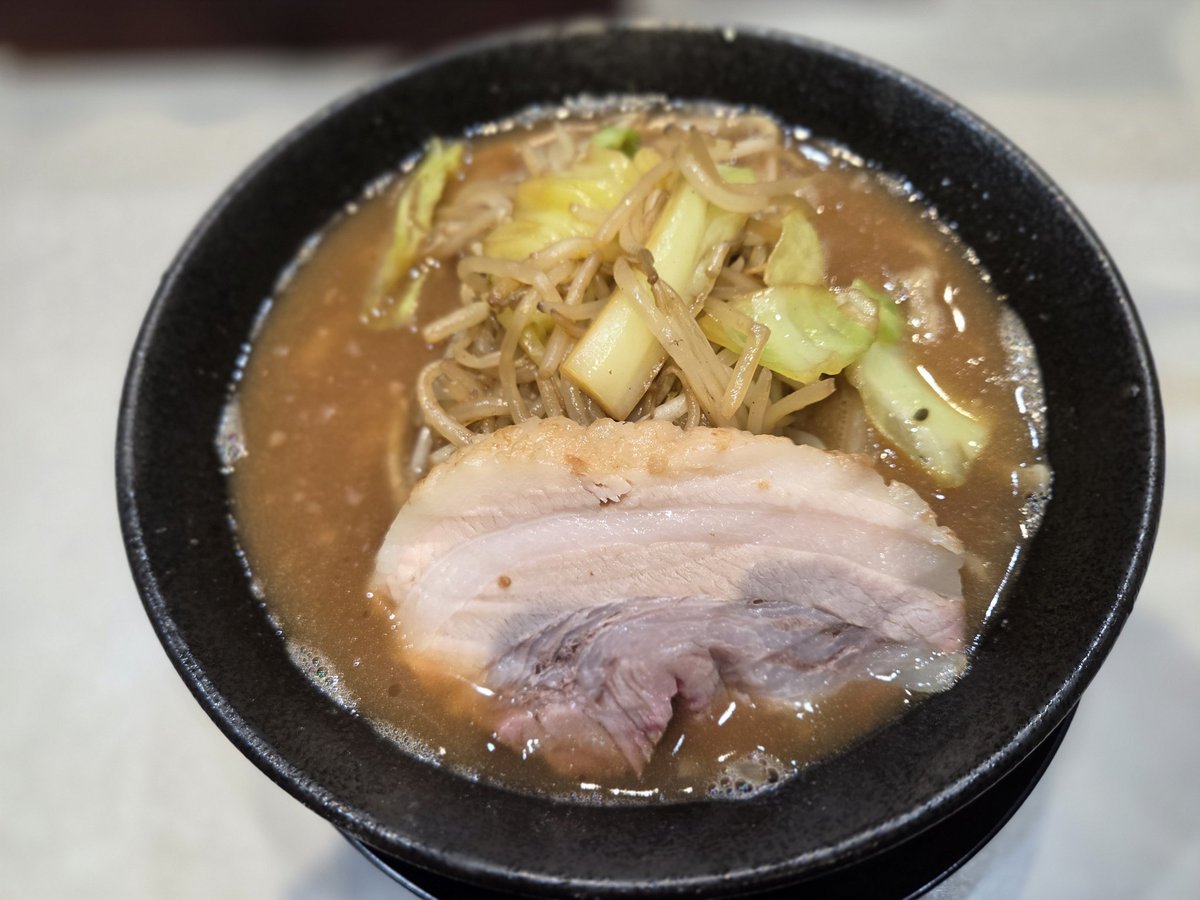 神保町二郎久々に行くか思ったら今日に限ってやってなかったので近くの新しそうな店行った！