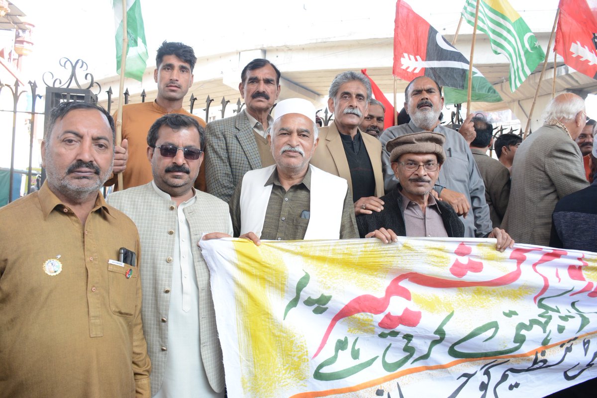 AhadRamay's tweet photo. PAKISTAN PEOPLES PARTY GUJRANWALA CONDUCTED A RALLY ON KASHMIR SOLIDERTY DAY I M REPRESENTING PEOPLES LAWYERS FORUM IN THIS RALLY WITH PARTY LEADERSHIP AND WORKERS OF PPP https://t.co/kJtVvrLvWE