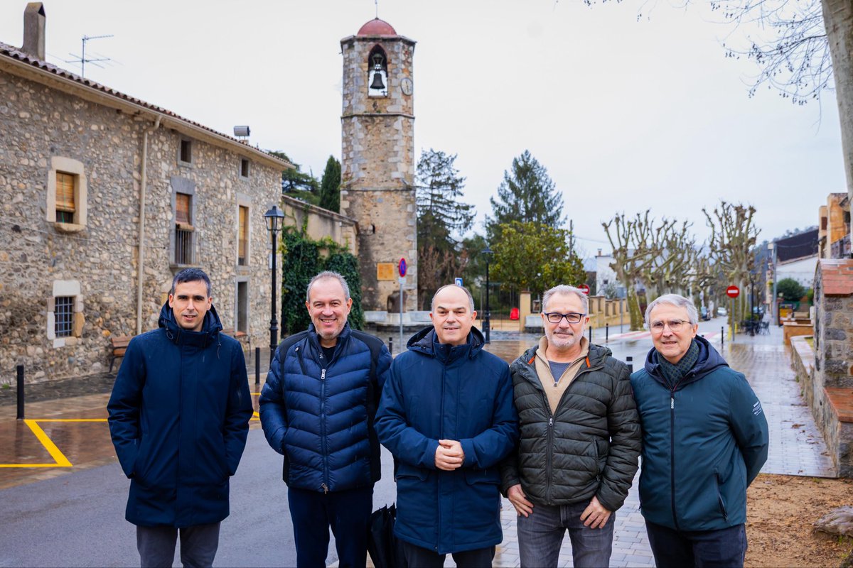 MarcUriach's tweet photo. El Secretari General de Junts @jorditurull i el President Comarcal @raulgr82 ens han acompanyat a Gualba per interessar-se per la problemàtica de l’aigua potable, així com per altres temes relacionats amb el municipi. Ha estat un plaer com sempre. Gràcies per la visita! https://t.co/bMV4uCuB2L